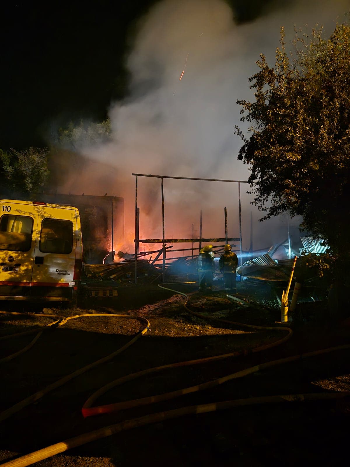 Una Noche de Valor: La Llama que Nos Juntó
